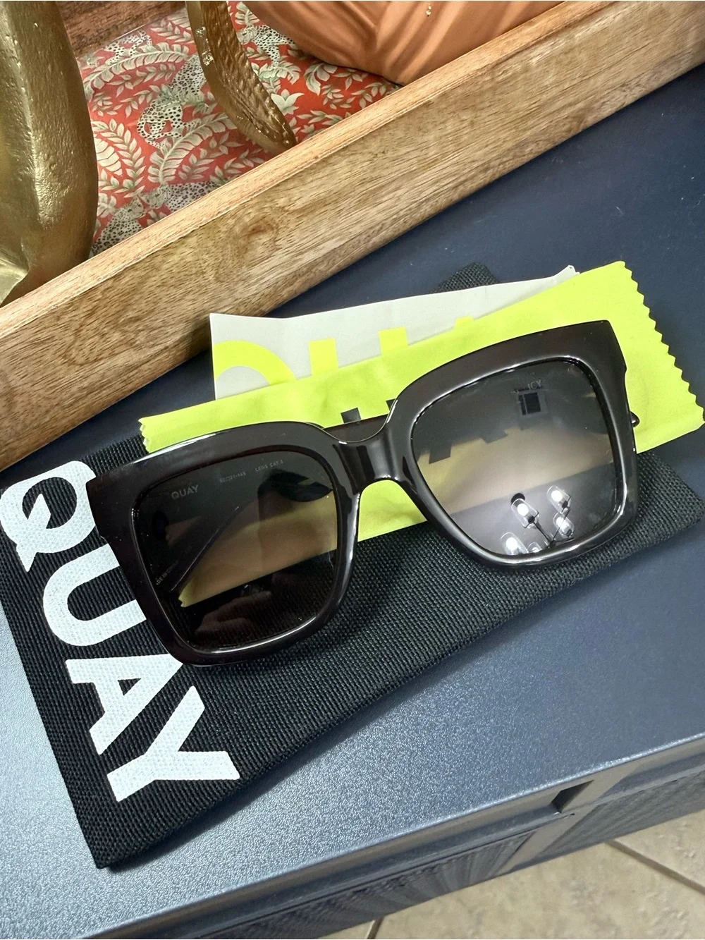 *NWT* QUAY Australia Icy Black Gradient Sunglasses